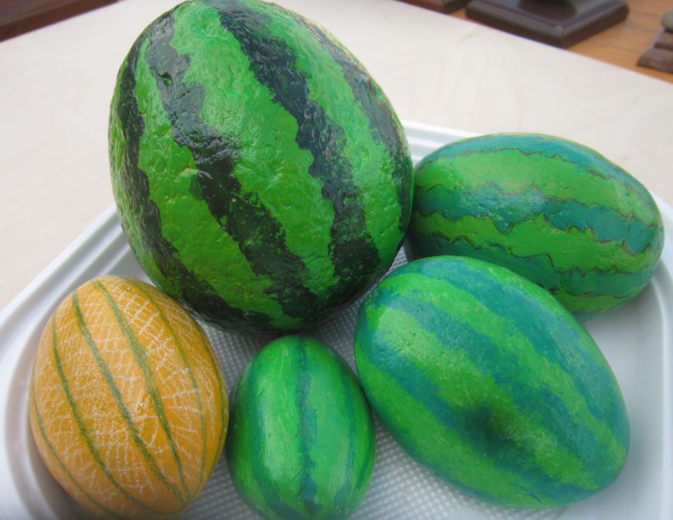 meloni e cocomeri di pietra dipinti