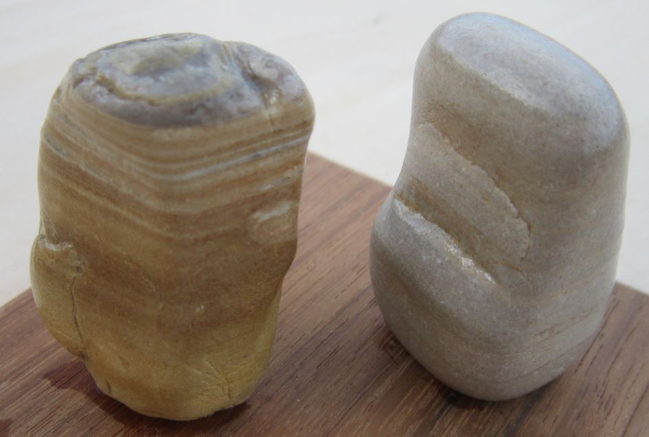 pietre a  forma di monoliti stratiformi